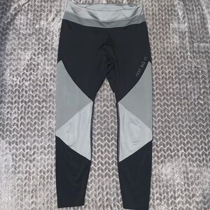 Nike Dri-Fit Ankle length leggings.   Size Large.
